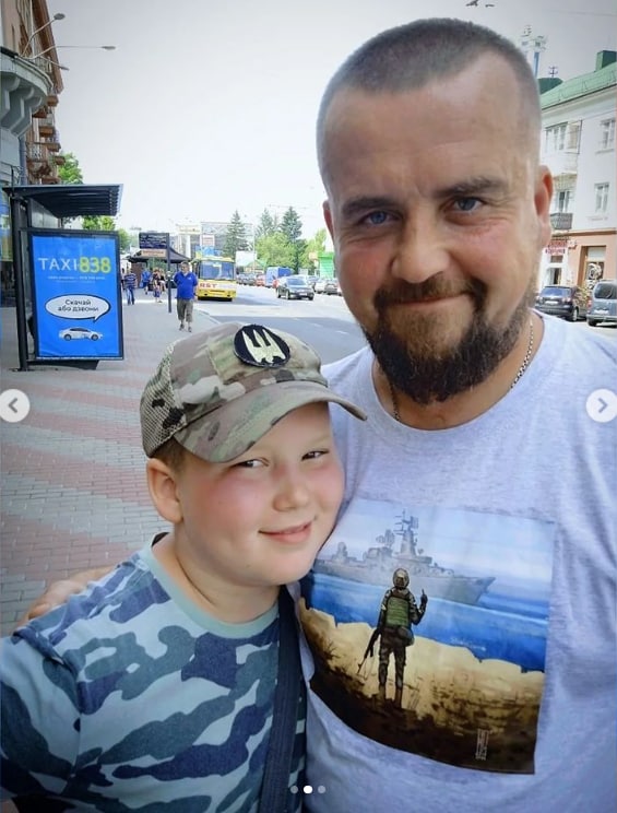 Мальчик из Краматорска игрой на гитаре собрал более 2000 долларов и купил отцу тепловизор (фото)